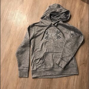Women’s Under Armour sweatshirt